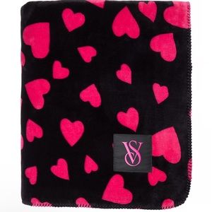 VICTORIA'S SECRET
Plush Blanket brand new